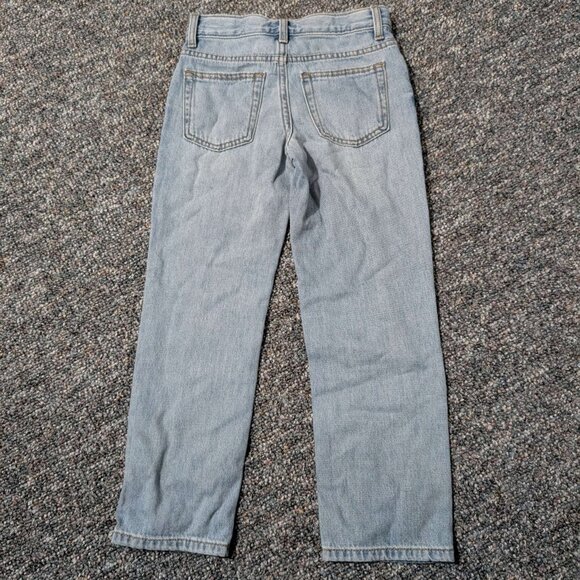 Size 7 Kids Relaxed Straight Leg Jean with Rip at the Knee. NWT - Picture 2 of 3
